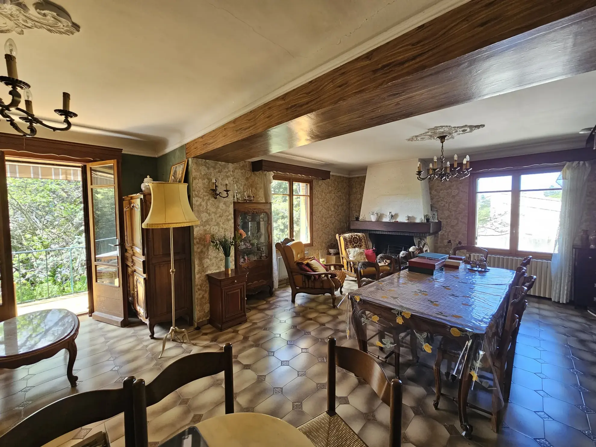 Maison à Apt dans le Luberon à rénover avec jardin et vue dégagée 