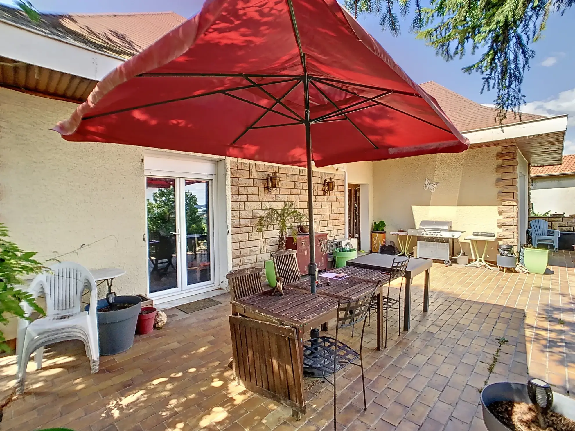 Maison individuelle de 180m² à Givors avec jardin et sous-sol, travaux à prévoir