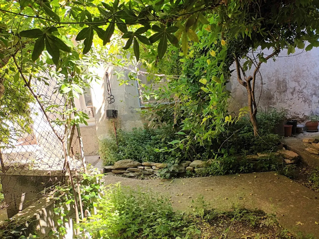 Maison de village à vendre avec 3 chambres, jardin, véranda proche Carcassonne 