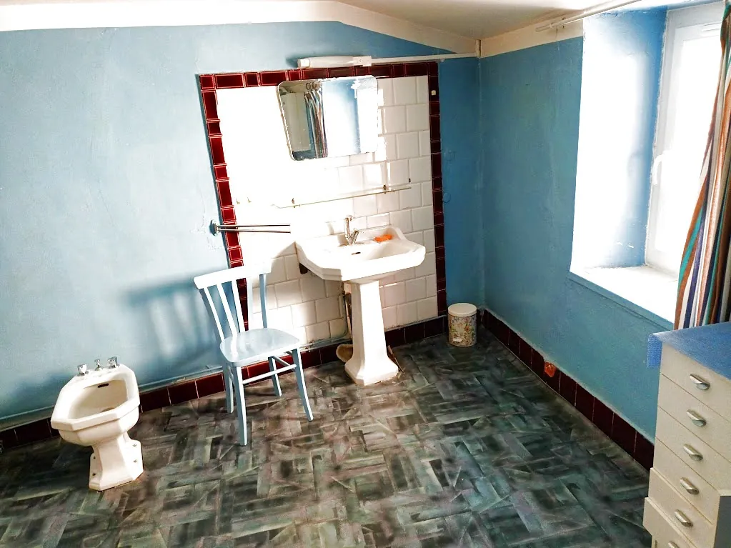 Maison de village à vendre avec 3 chambres, jardin, véranda proche Carcassonne 