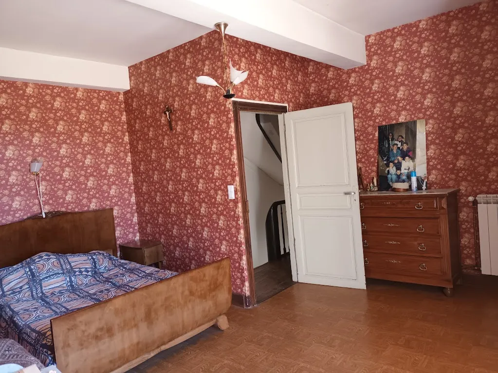 Maison de village à vendre avec 3 chambres, jardin, véranda proche Carcassonne 