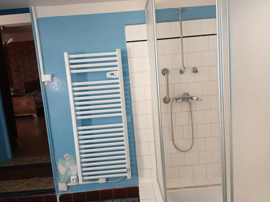 Maison de village à vendre avec 3 chambres, jardin, véranda proche Carcassonne 