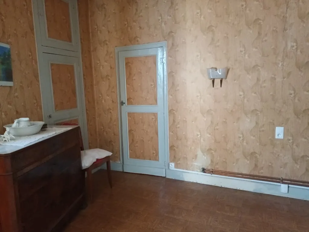 Maison de village à vendre avec 3 chambres, jardin, véranda proche Carcassonne 