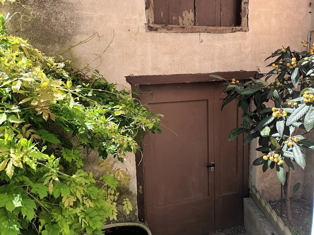 Maison de village à vendre avec 3 chambres, jardin, véranda proche Carcassonne 