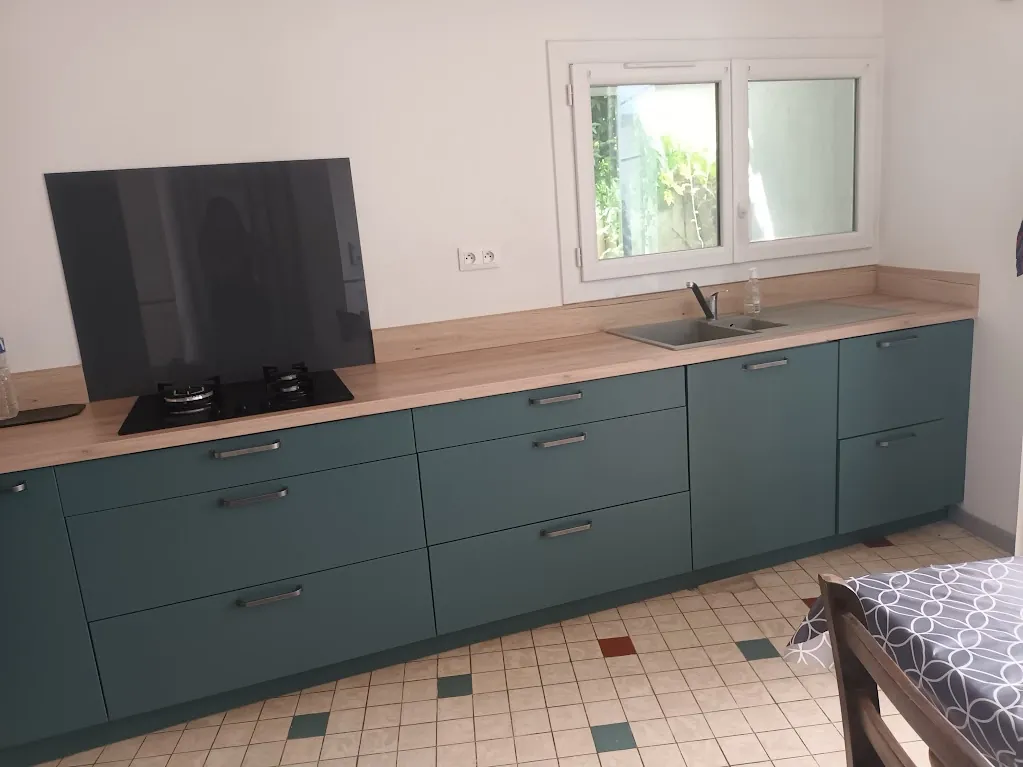 Maison de village à vendre avec 3 chambres, jardin, véranda proche Carcassonne 