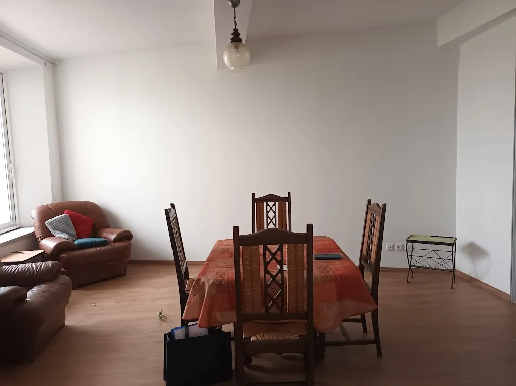 Maison de village à vendre avec 3 chambres, jardin, véranda proche Carcassonne 