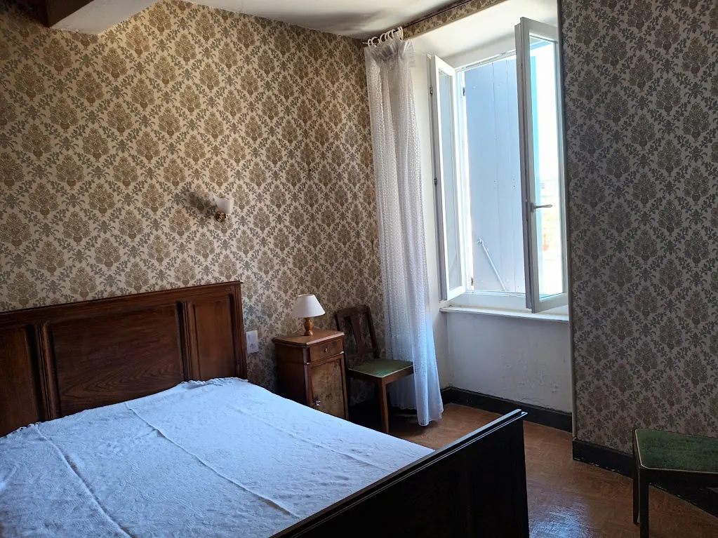 Maison de village à vendre avec 3 chambres, jardin, véranda proche Carcassonne 