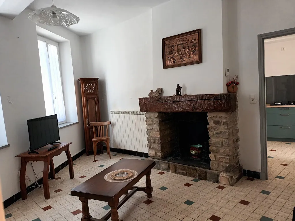 Maison de village à vendre avec 3 chambres, jardin, véranda proche Carcassonne 