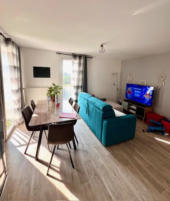 Appartement T2 à Lille avec balcon et parking - Vente immobilière 2025 