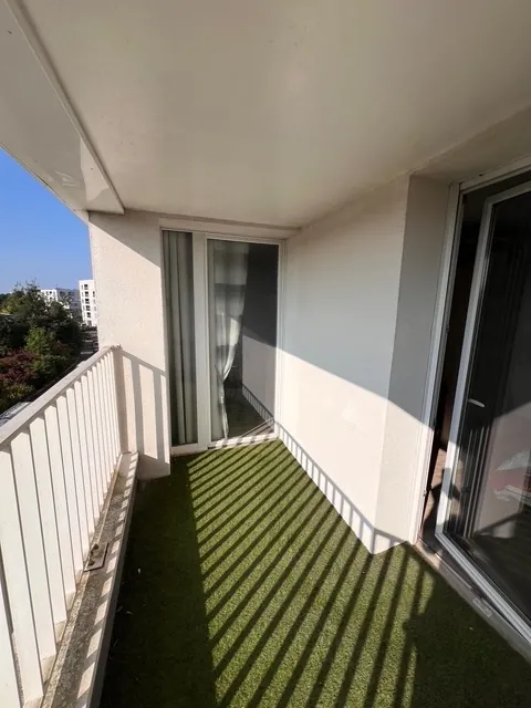 Appartement T2 à Lille avec balcon et parking - Vente immobilière 2025 