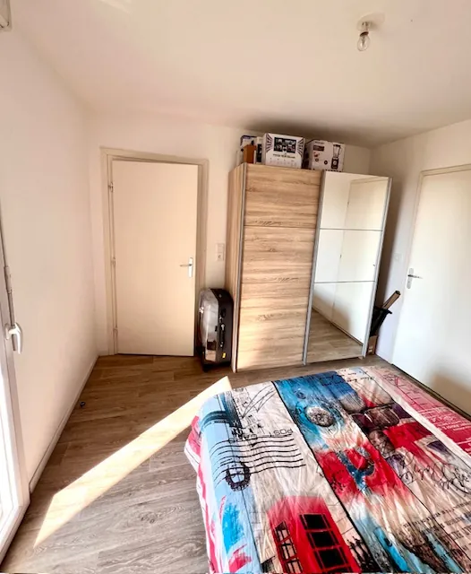 Appartement T2 à Lille avec balcon et parking - Vente immobilière 2025 
