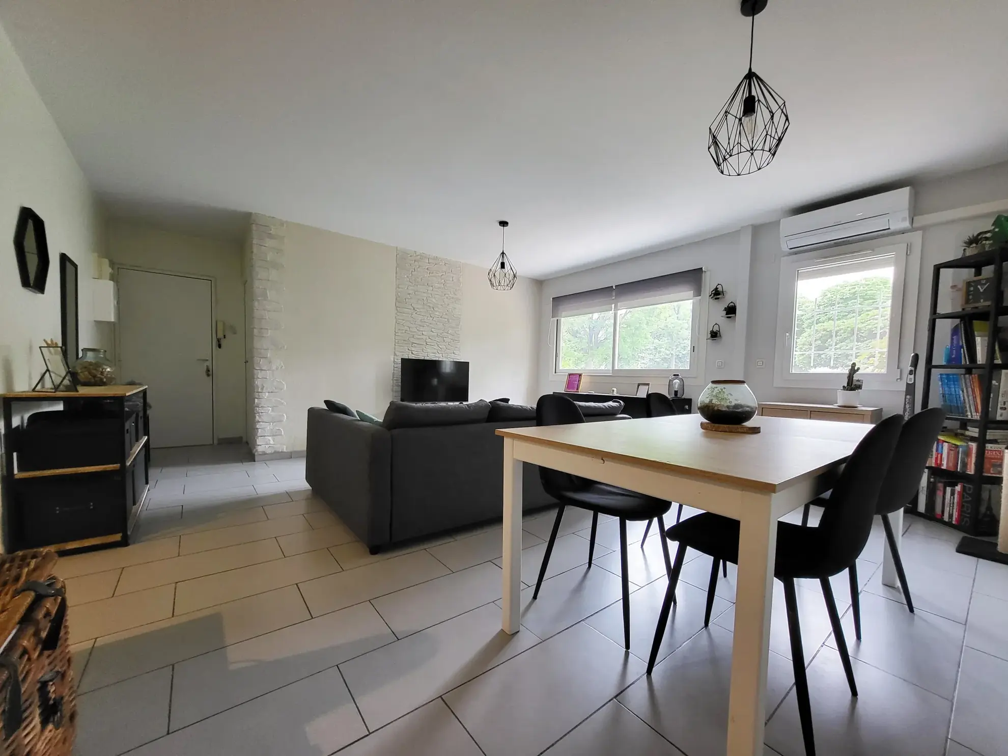 Appartement 3 pièces de 66 m² en rez-de-chaussée à Marignane avec confort et parking privé