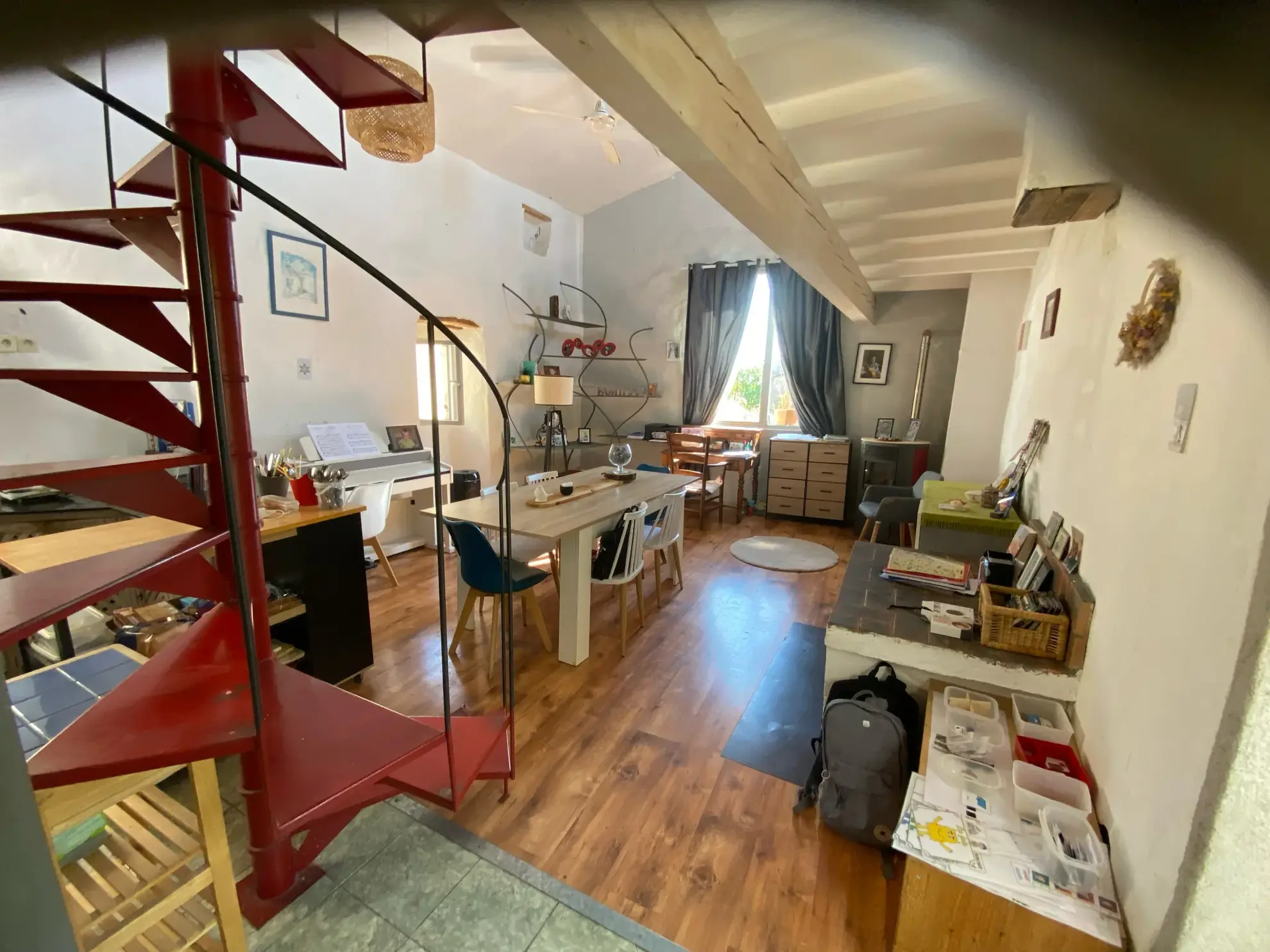 Charmante maison en pierres rénovée avec cour à Durfort dans le Gard 