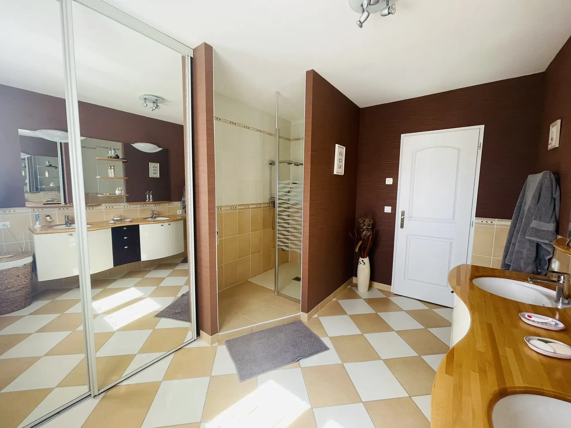 Charmante maison de plain-pied avec jardin à Cernay proche Lencloître 