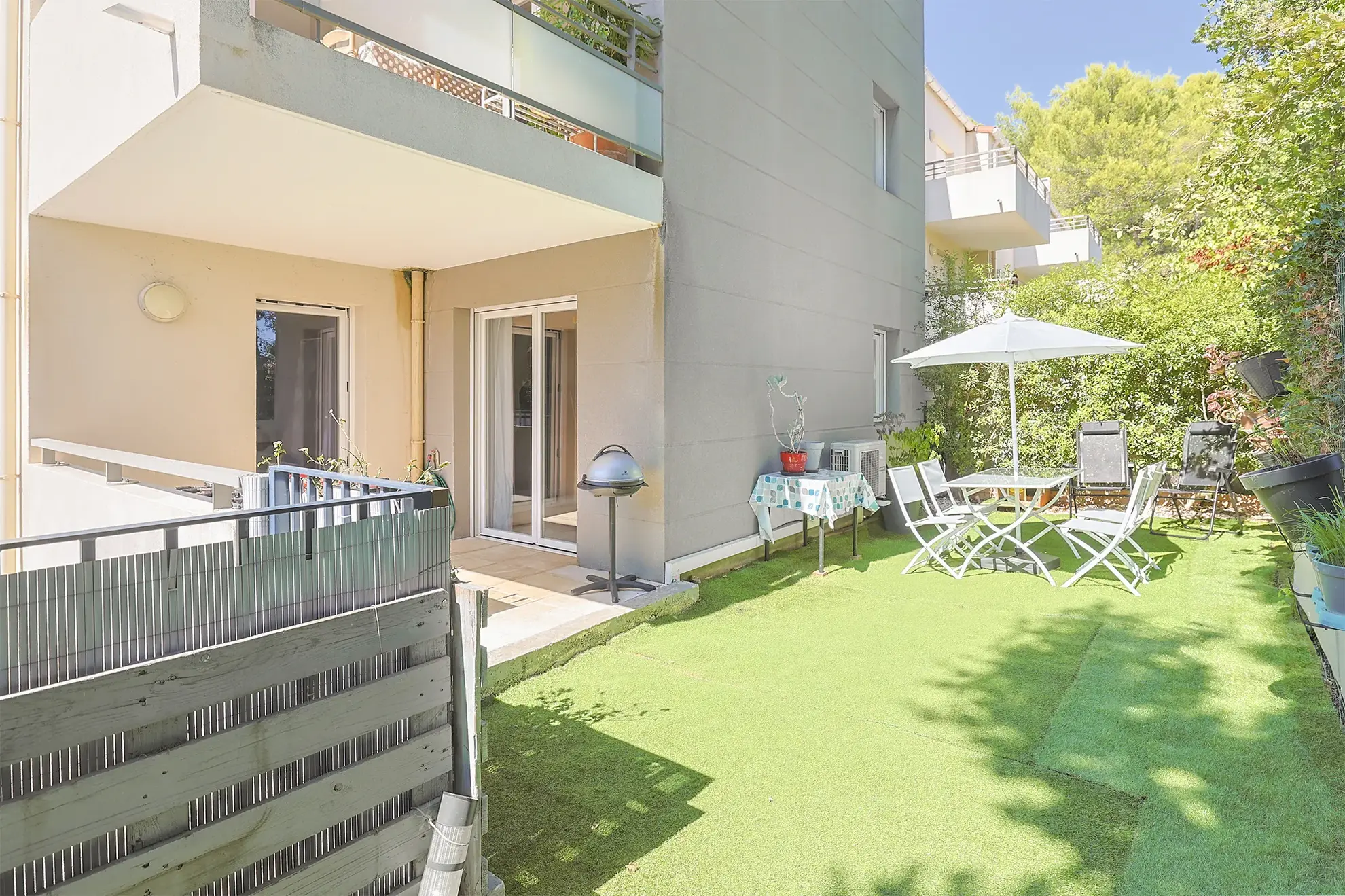 Appartement T3 de 63,30 m² avec jardin, terrasse et garage à Cuers 