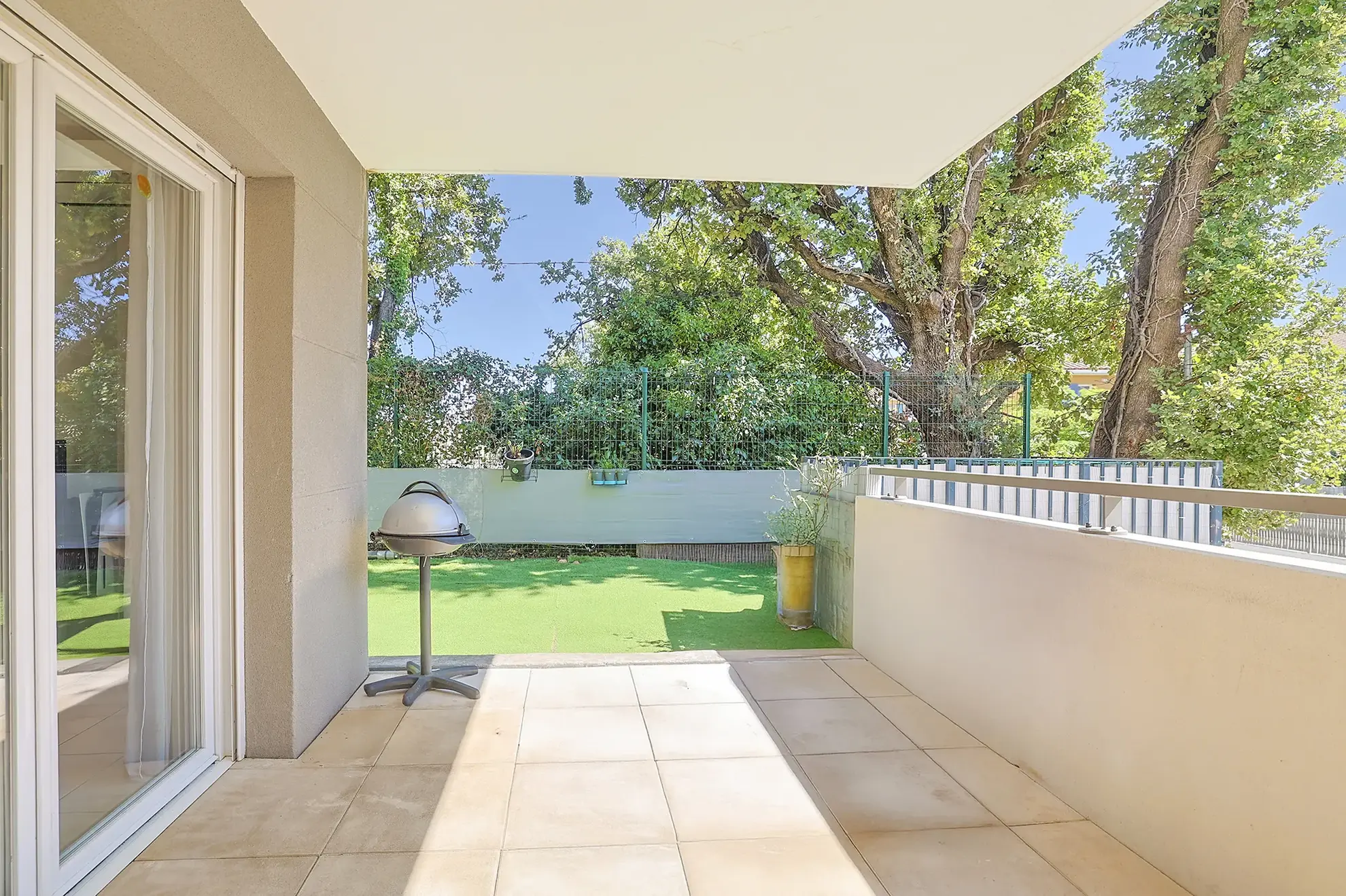 Appartement T3 de 63,30 m² avec jardin, terrasse et garage à Cuers 