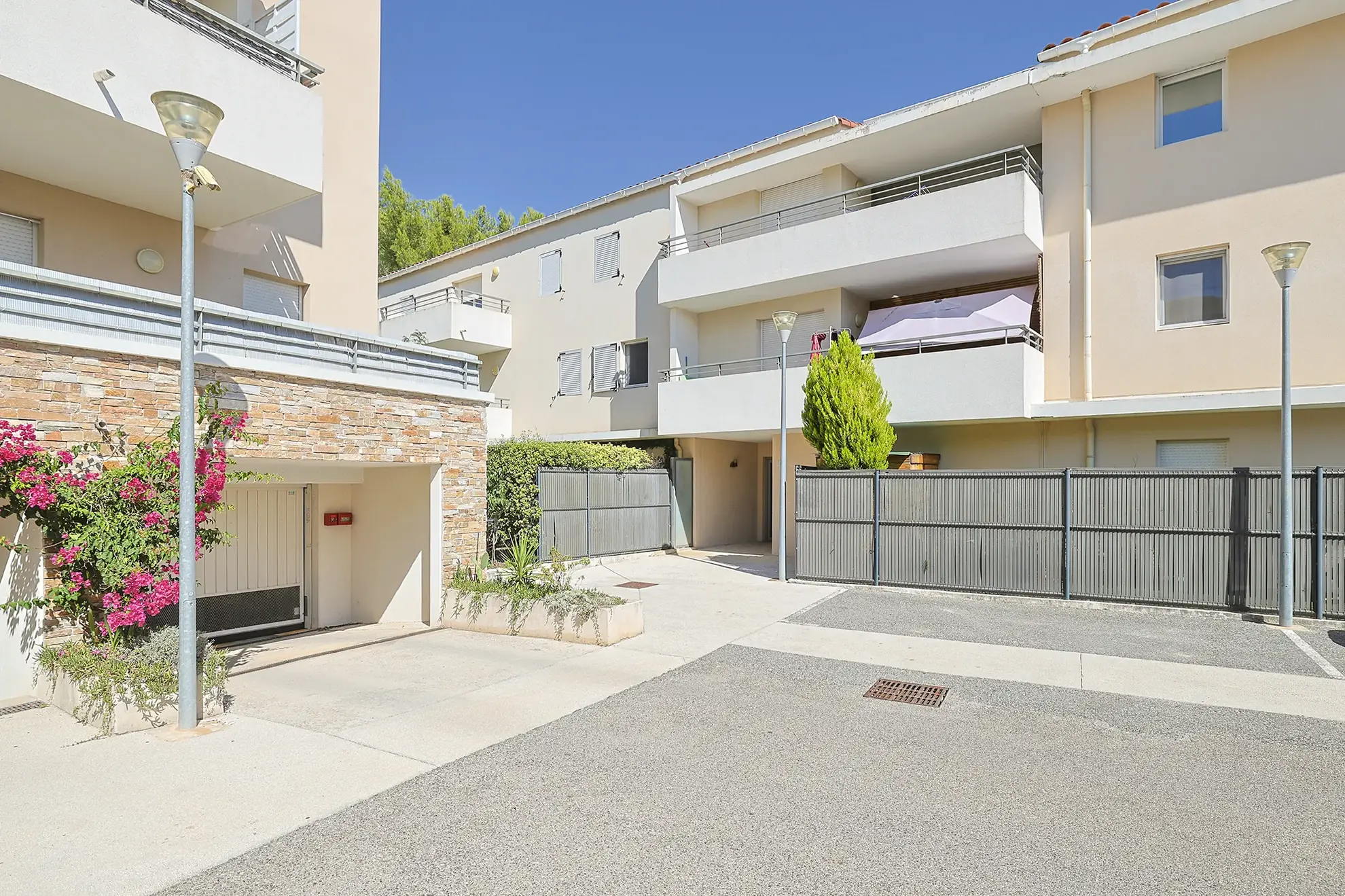 Appartement T3 de 63,30 m² avec jardin, terrasse et garage à Cuers 