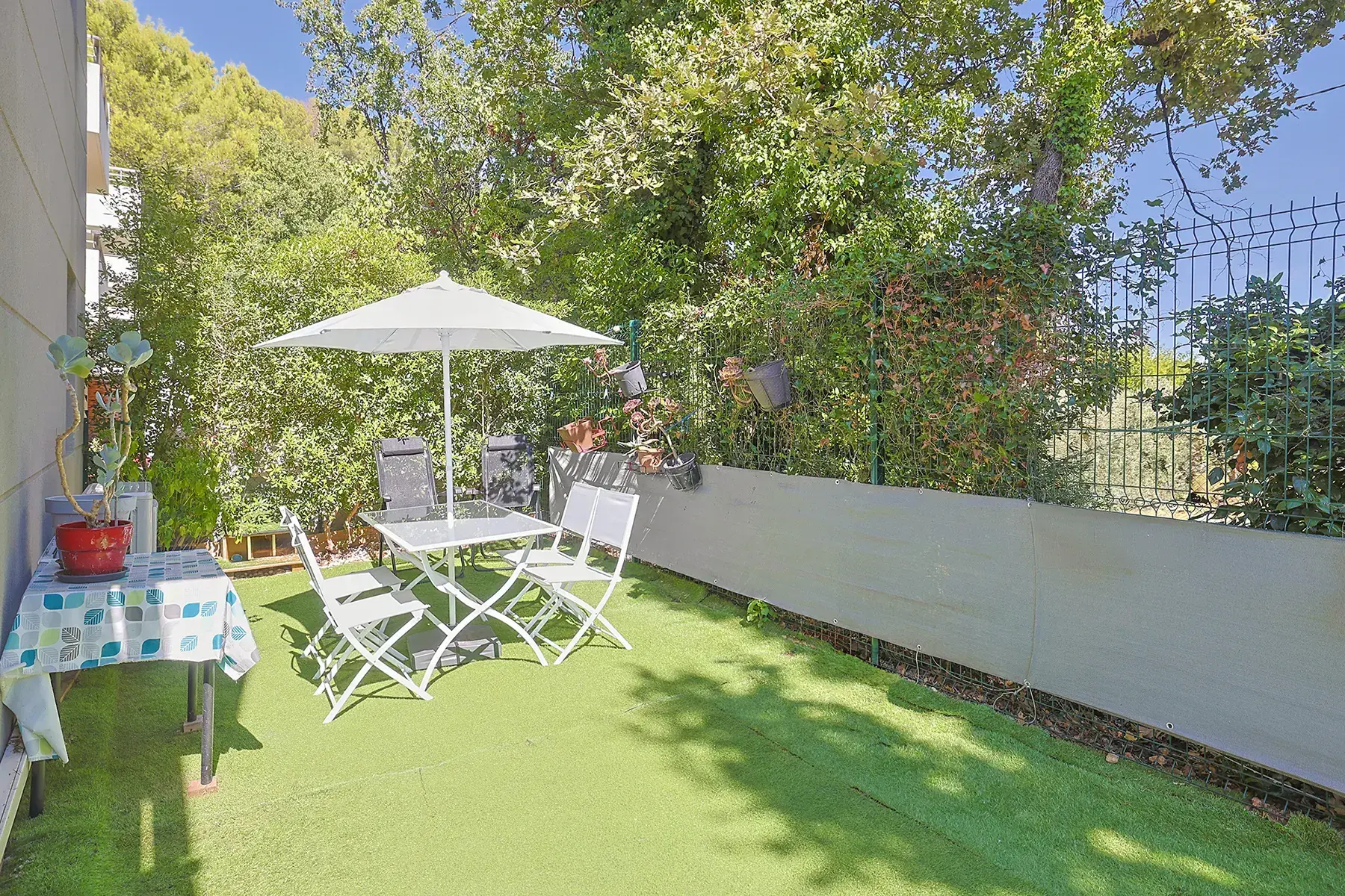 Appartement T3 de 63,30 m² avec jardin, terrasse et garage à Cuers 