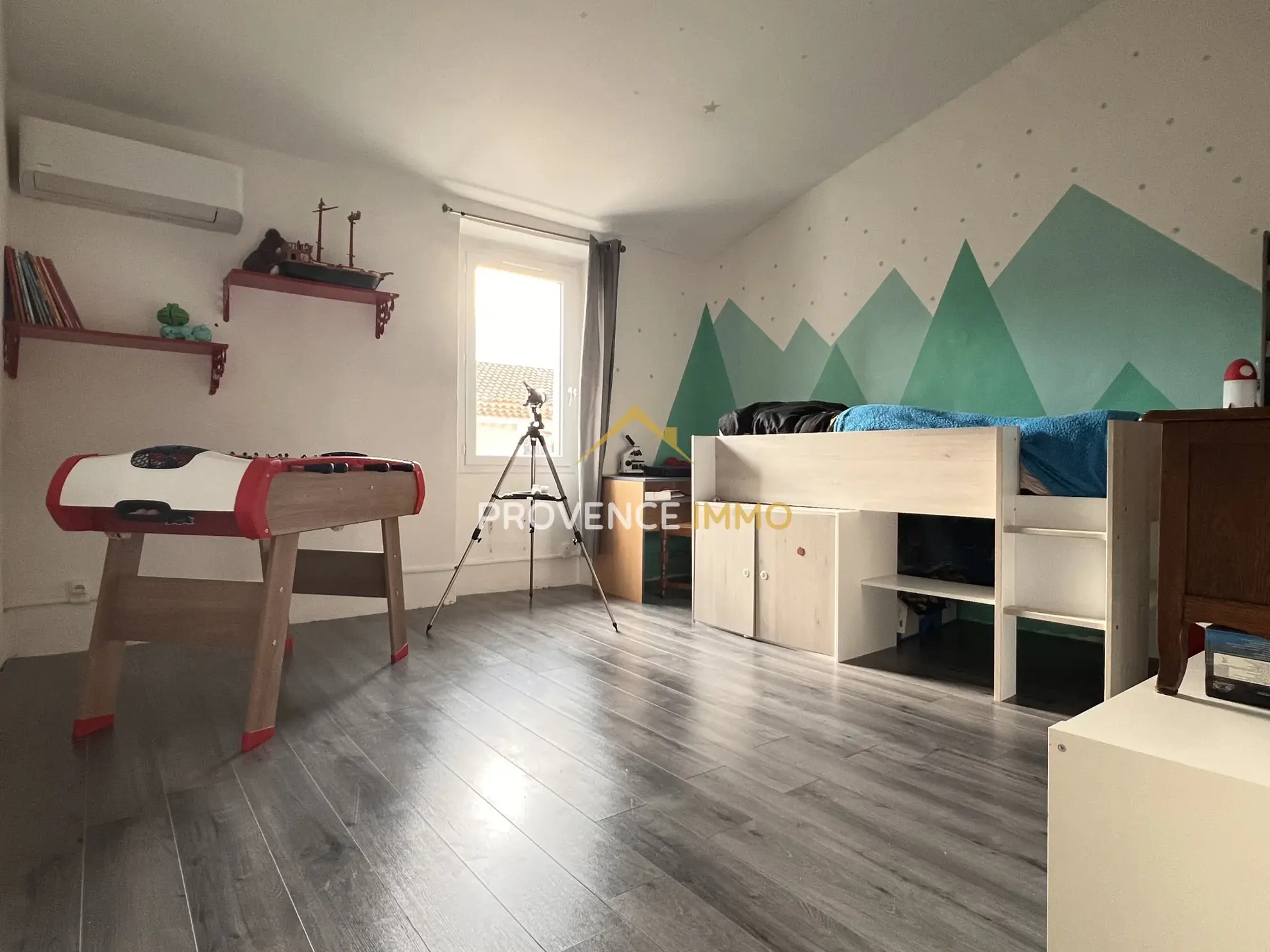 Maison de village de 139 m² à Charleval, idéale famille ou commerce 