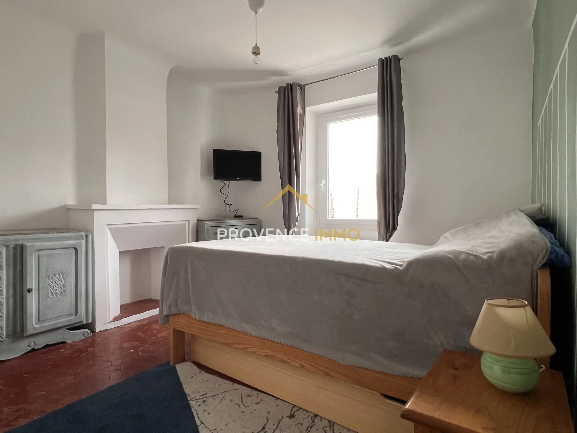 Maison de village de 139 m² à Charleval, idéale famille ou commerce 