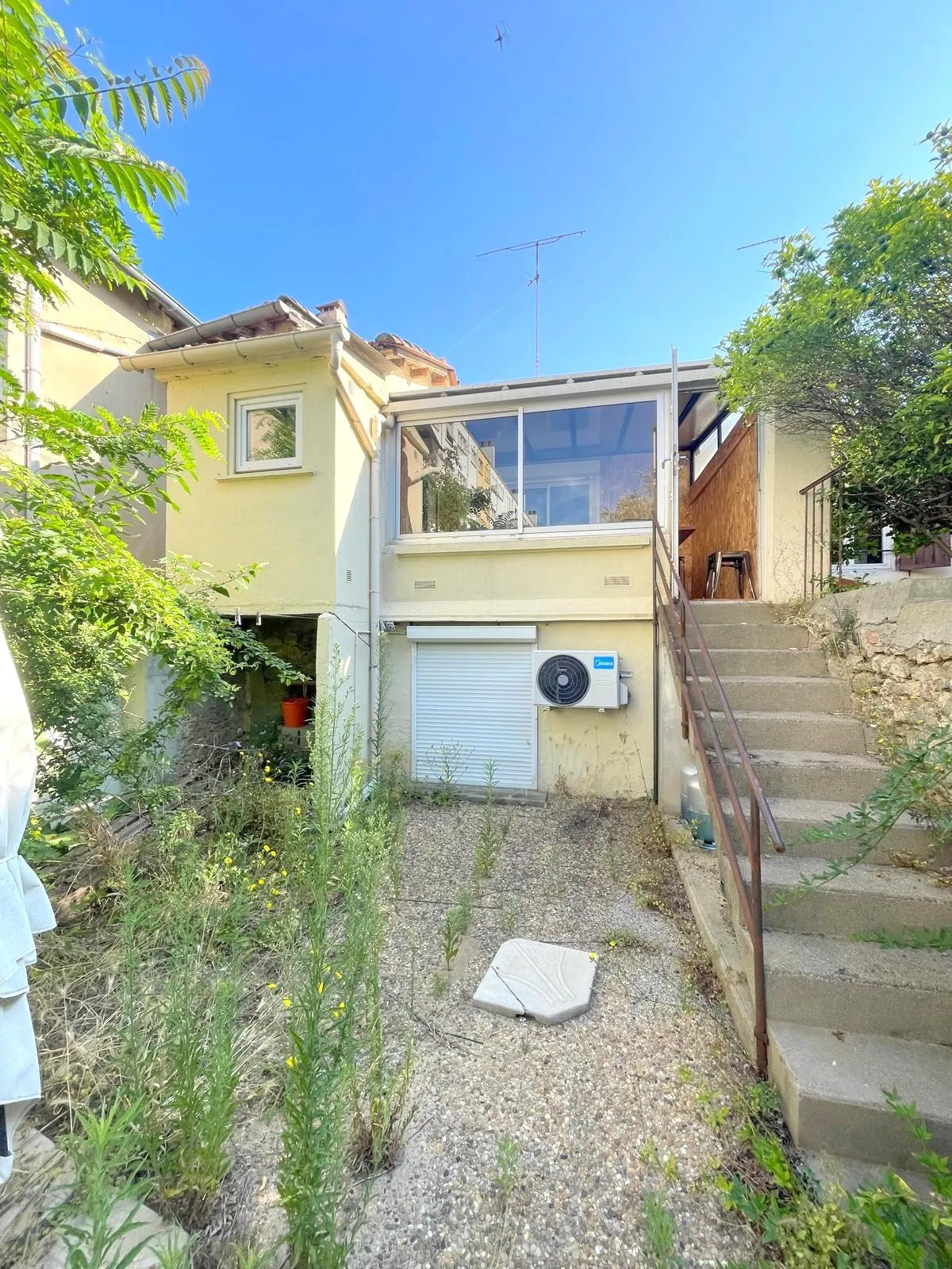 Maison de ville à Montpellier avec jardin de 50m² - Rénovation et potentiel d'extension