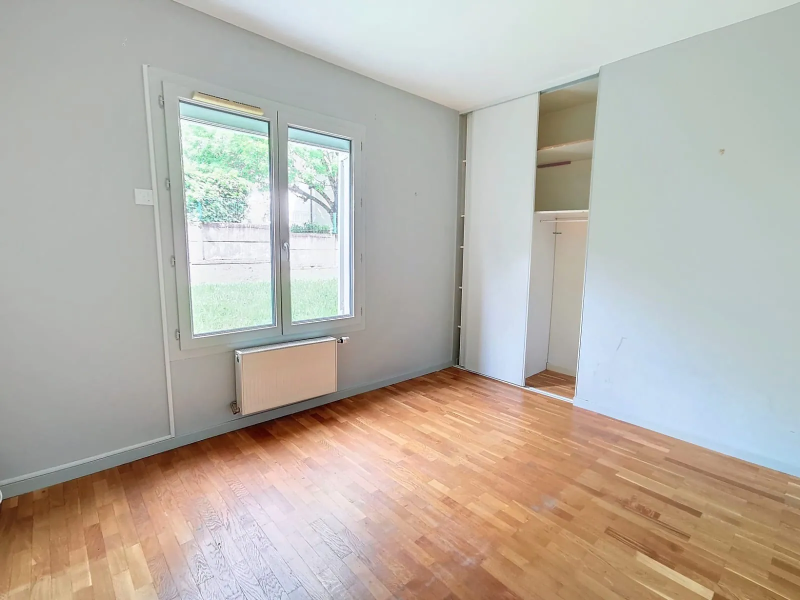 Appartement en rez-de-jardin avec jardin, garage et terrasse à Mongré, Villefranche-sur-Saône 