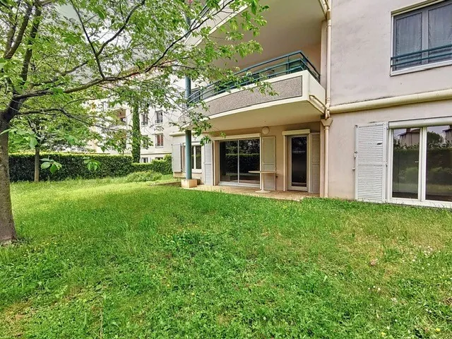 Appartement en rez-de-jardin avec jardin, garage et terrasse à Mongré, Villefranche-sur-Saône 