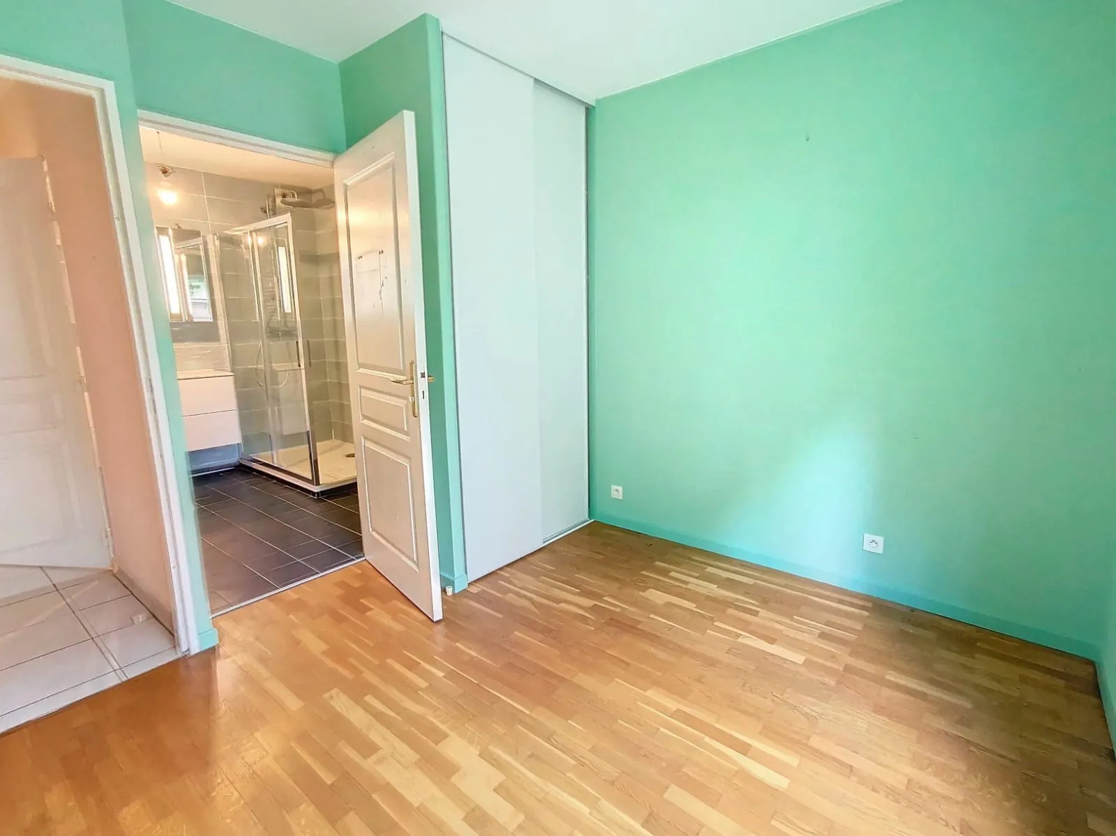 Appartement en rez-de-jardin avec jardin, garage et terrasse à Mongré, Villefranche-sur-Saône 