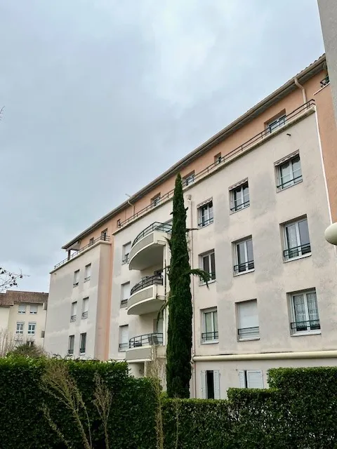 Appartement en rez-de-jardin avec jardin, garage et terrasse à Mongré, Villefranche-sur-Saône