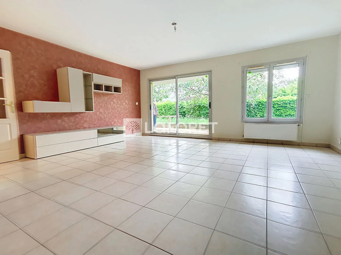 Appartement en rez-de-jardin avec jardin, garage et terrasse à Mongré, Villefranche-sur-Saône 