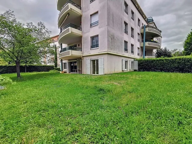 Appartement en rez-de-jardin avec jardin, garage et terrasse à Mongré, Villefranche-sur-Saône 