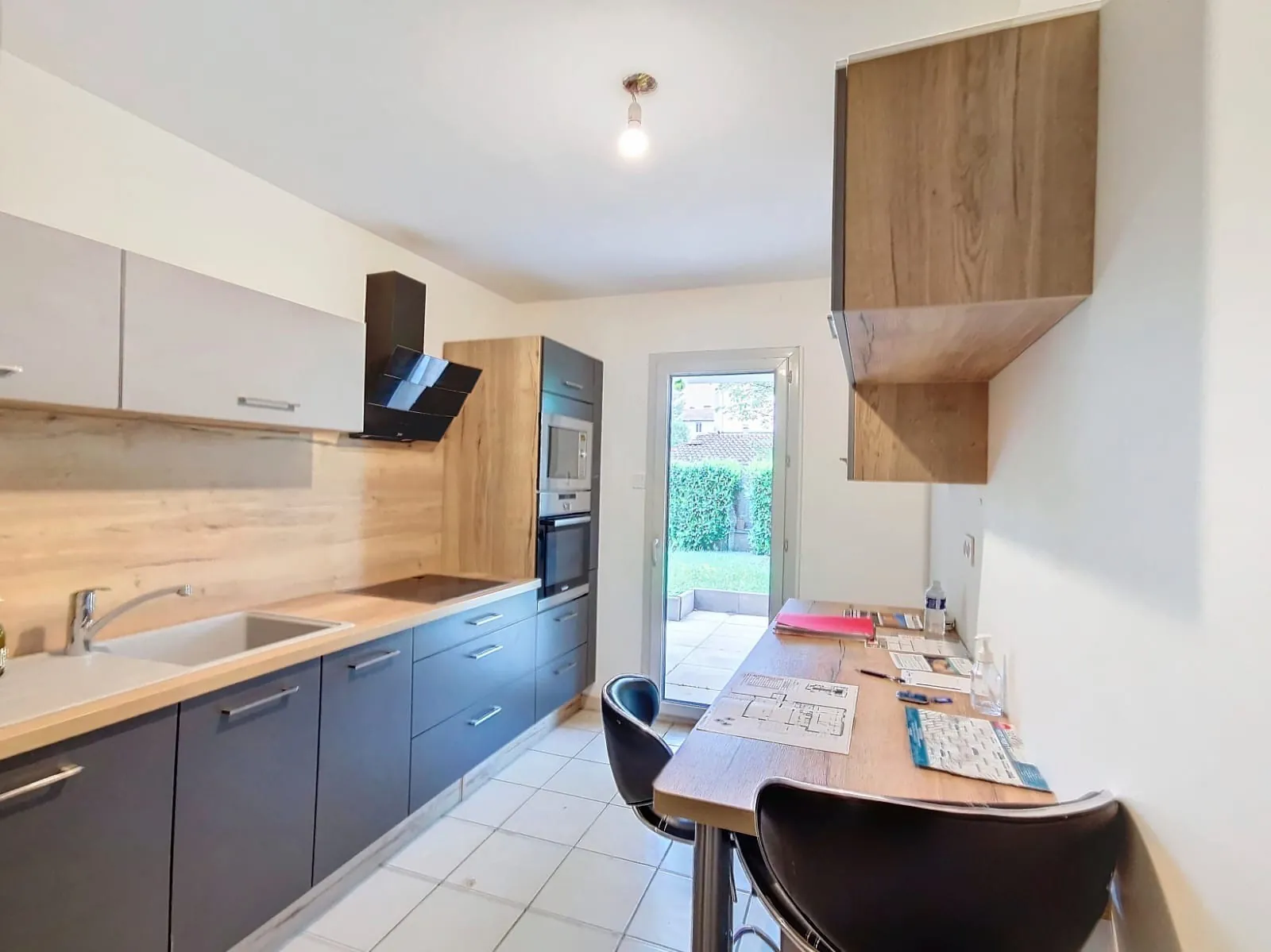 Appartement en rez-de-jardin avec jardin, garage et terrasse à Mongré, Villefranche-sur-Saône 