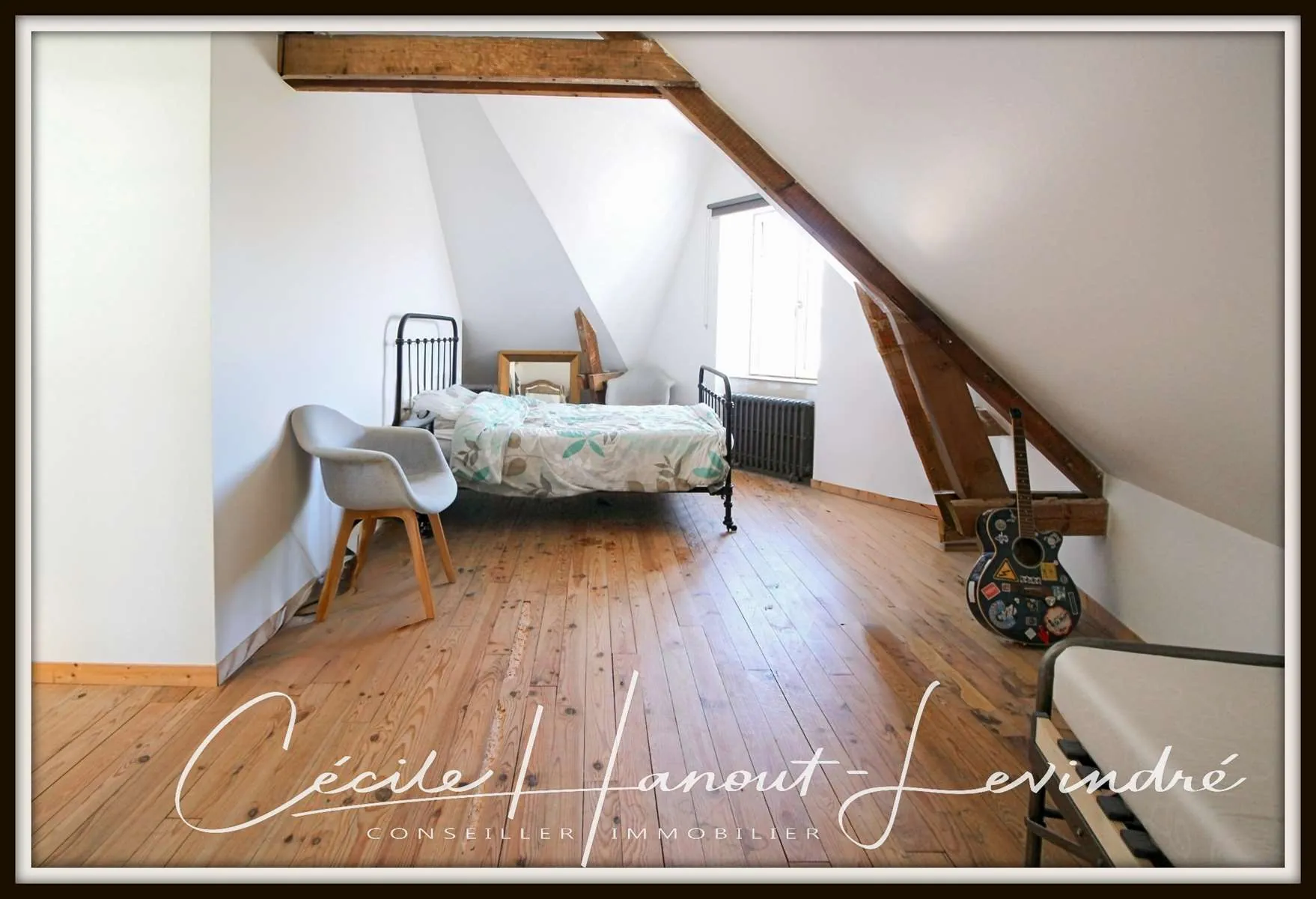 Maison de bourg en pierre avec 5 chambres, cour et garage à Roz-Sur-Couesnon 