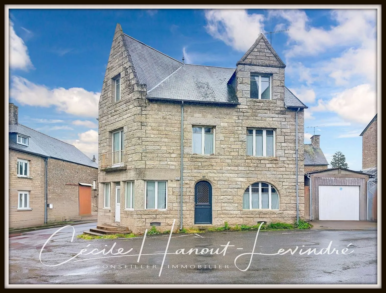 Maison de bourg en pierre avec 5 chambres, cour et garage à Roz-Sur-Couesnon 