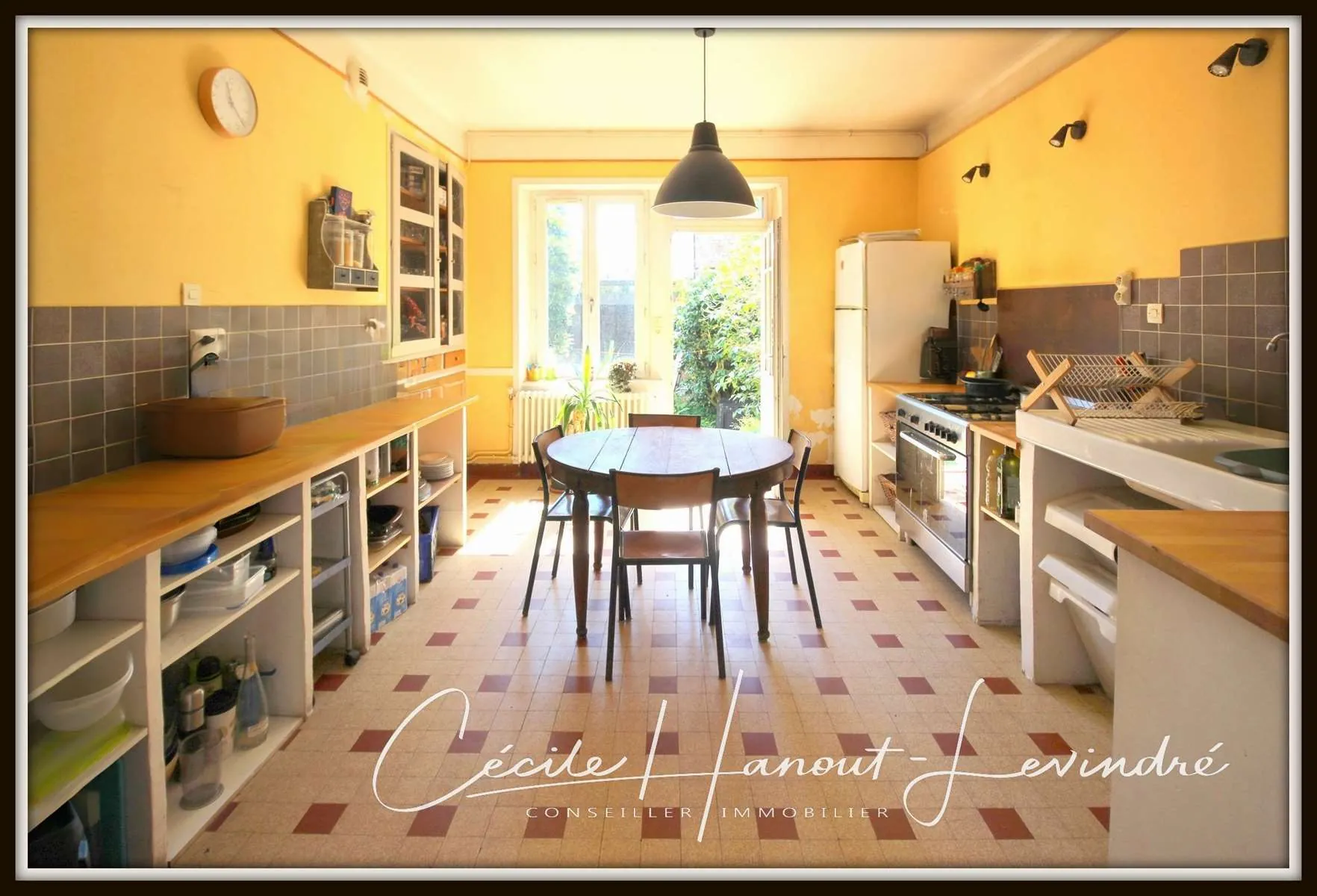 Maison de bourg en pierre avec 5 chambres, cour et garage à Roz-Sur-Couesnon 