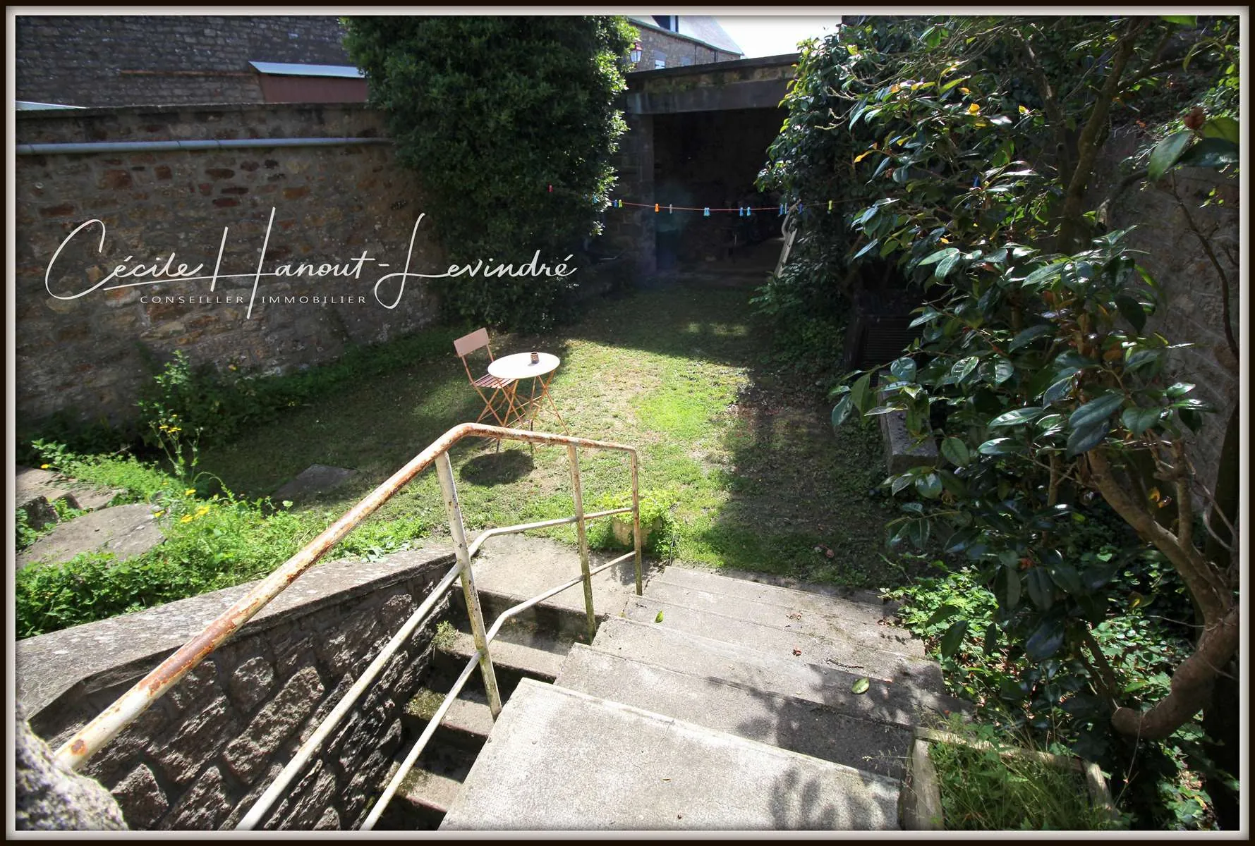 Maison de bourg en pierre avec 5 chambres, cour et garage à Roz-Sur-Couesnon 