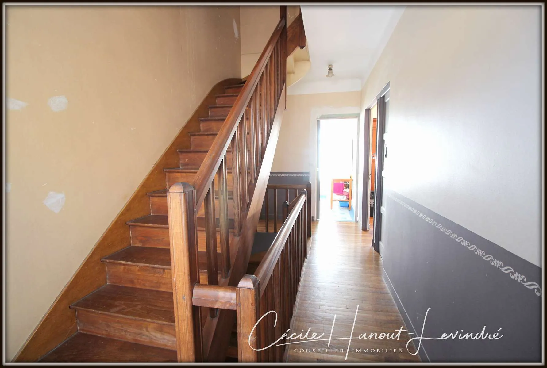 Maison de bourg en pierre avec 5 chambres, cour et garage à Roz-Sur-Couesnon 