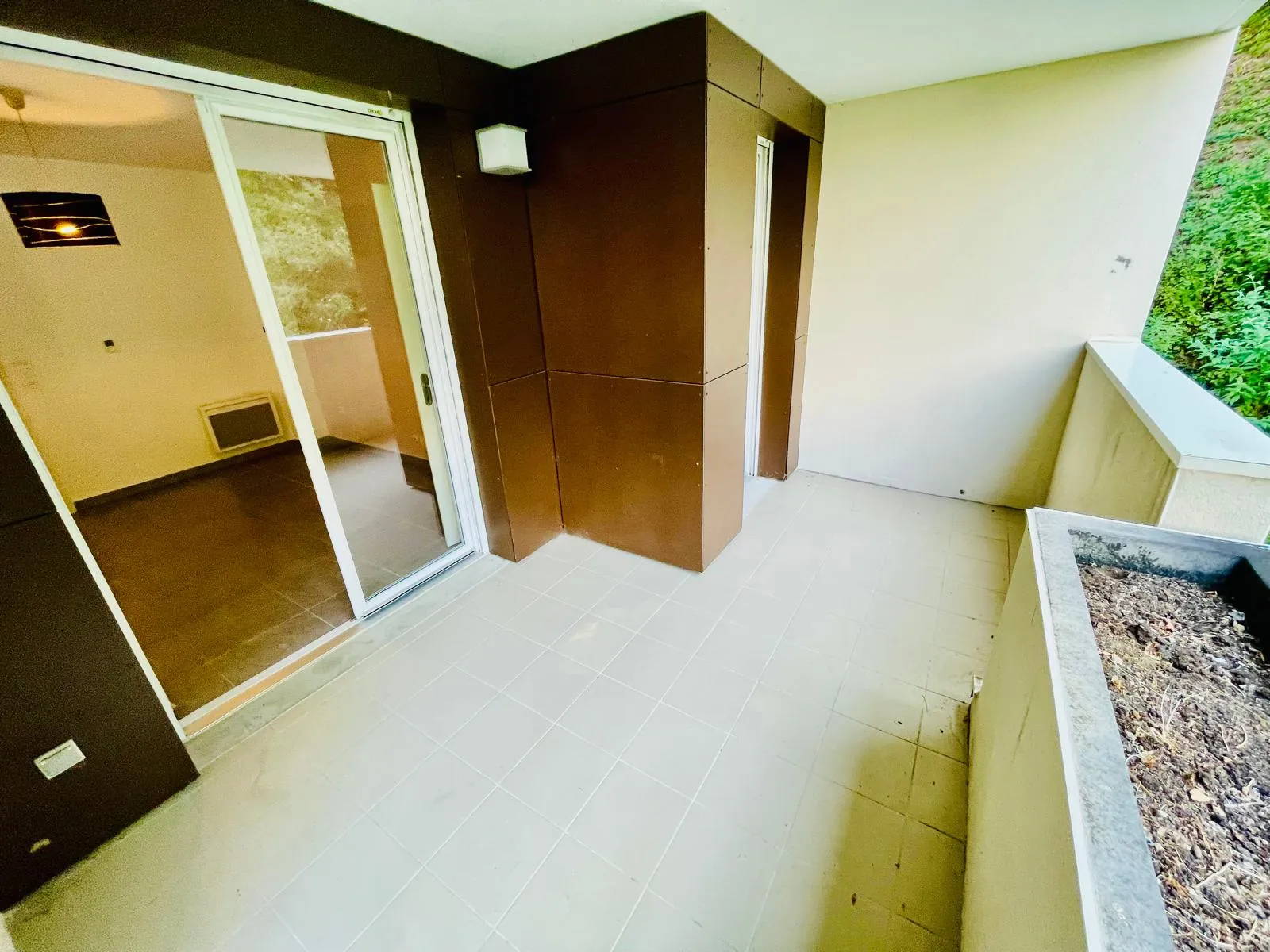 Appartement T2 avec terrasse et garage privé à Poisat, cadre calme et récent