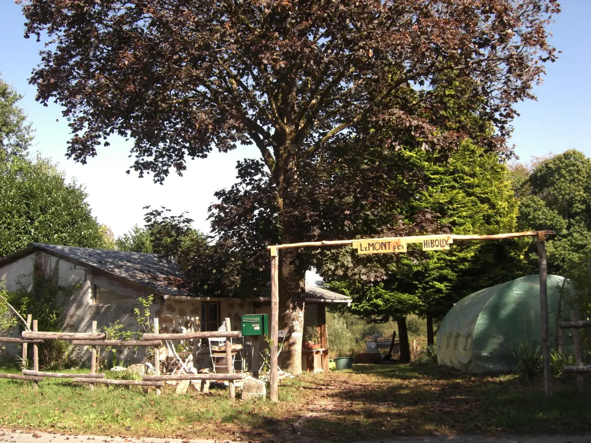 Terrain constructible de 1800 m² à Miallet en Périgord-Limousin 