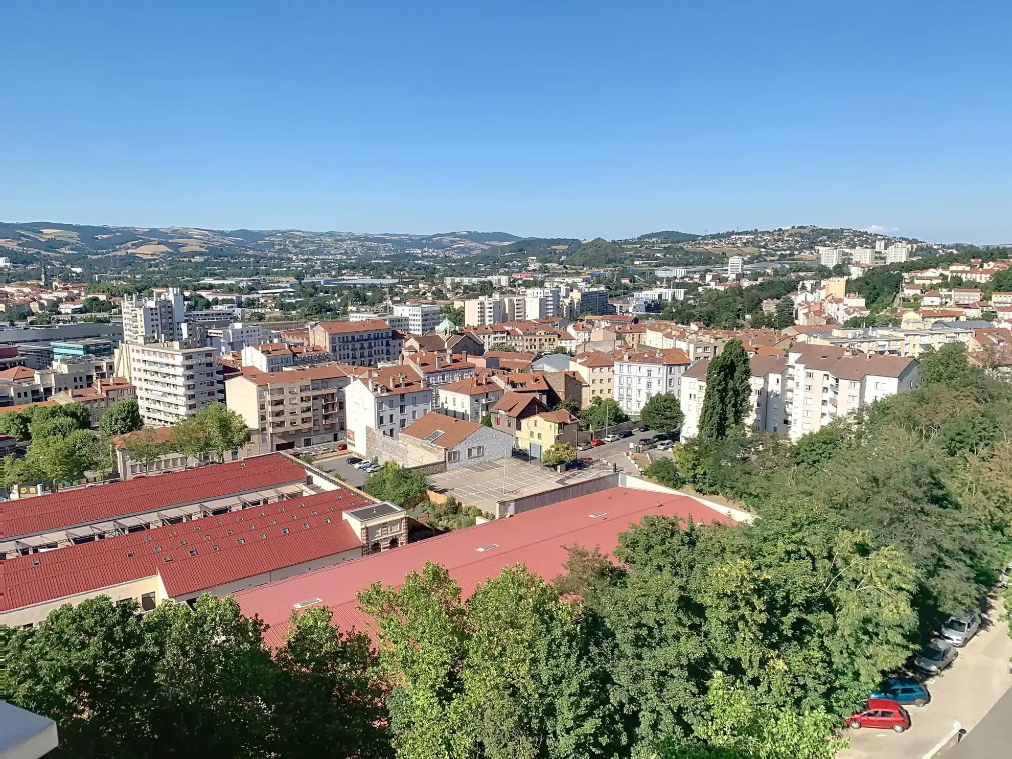Appartement F1 de 36 m² à Saint-Étienne avec balcon, cave et parking sécurisé