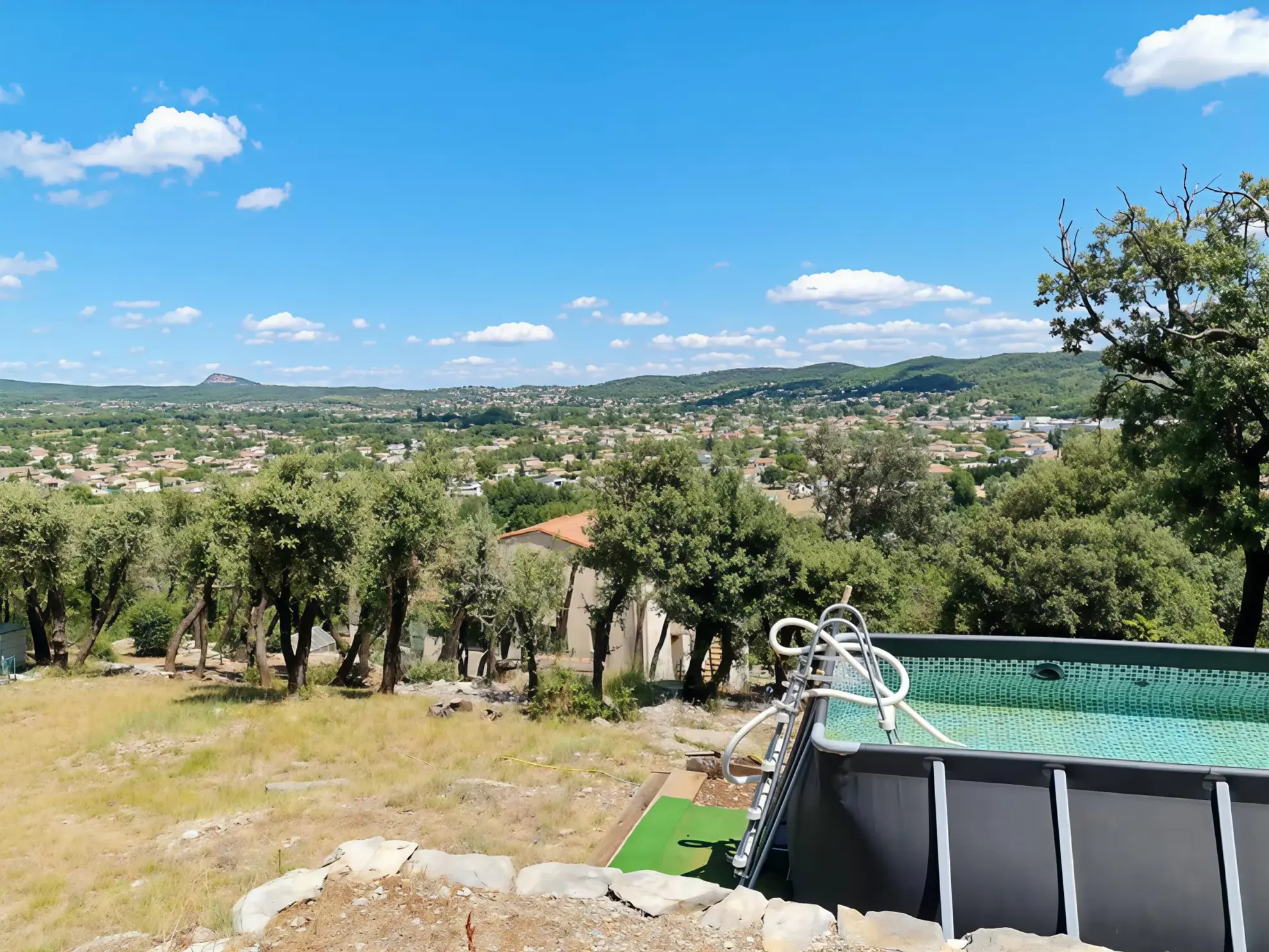 Maison en position dominante avec vue exceptionnelle à Saint Martin de Valgalgues 