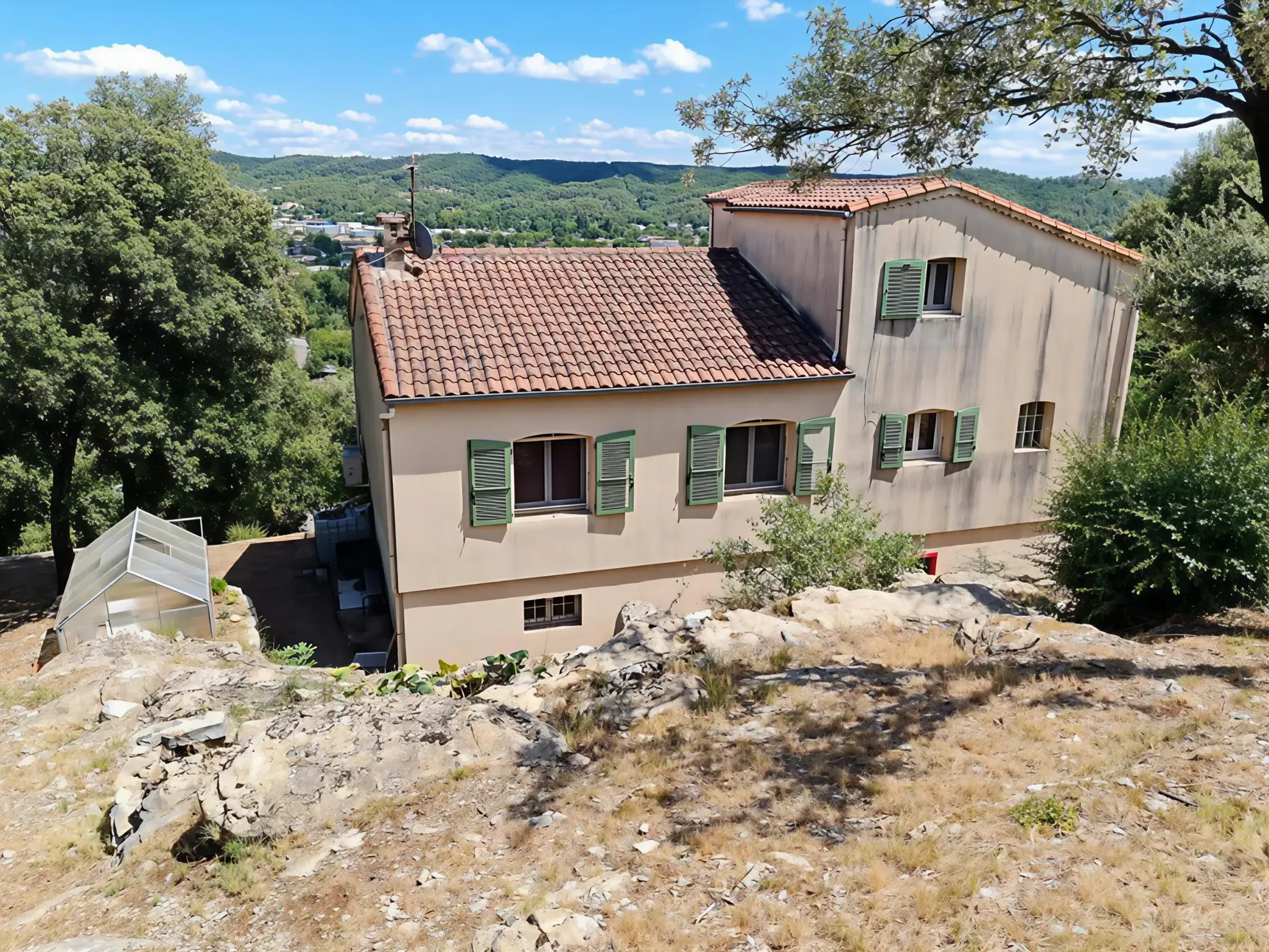 Maison en position dominante avec vue exceptionnelle à Saint Martin de Valgalgues 