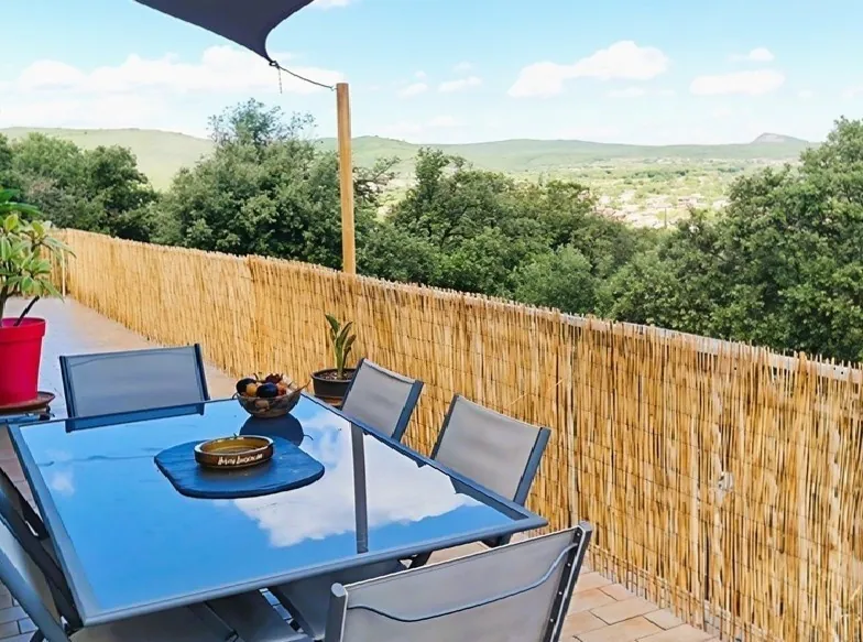 Maison en position dominante avec vue exceptionnelle à Saint Martin de Valgalgues 