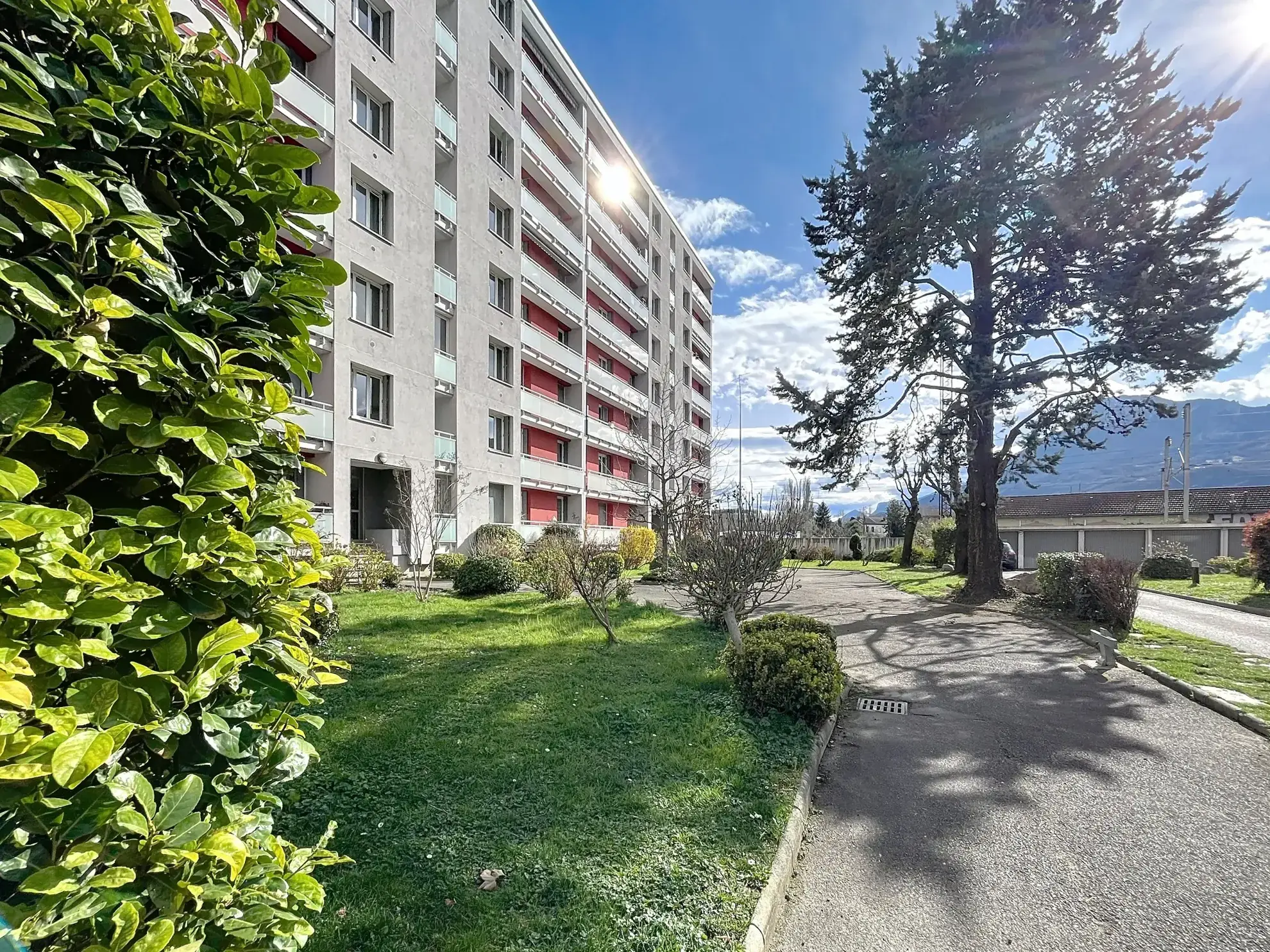 Appartement T2 à Saint-Martin-Le-Vinoux - 41 m² avec balcon, rentabilité jusqu'à 8% 