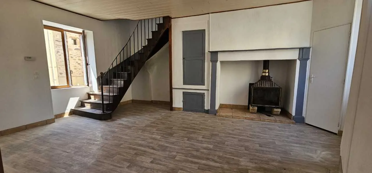 Maison en pierre lumineuse à Juillac avec potentiel d'agrandissement