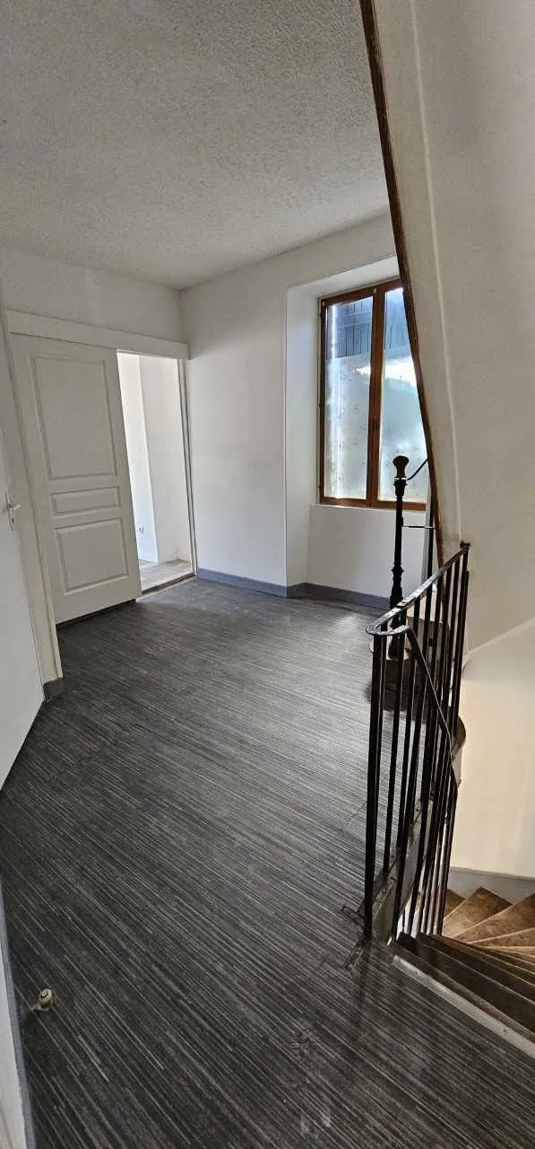 Maison en pierre lumineuse à Juillac avec potentiel d'agrandissement 