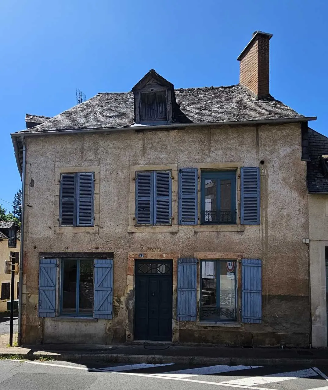 Maison en pierre lumineuse à Juillac avec potentiel d'agrandissement 