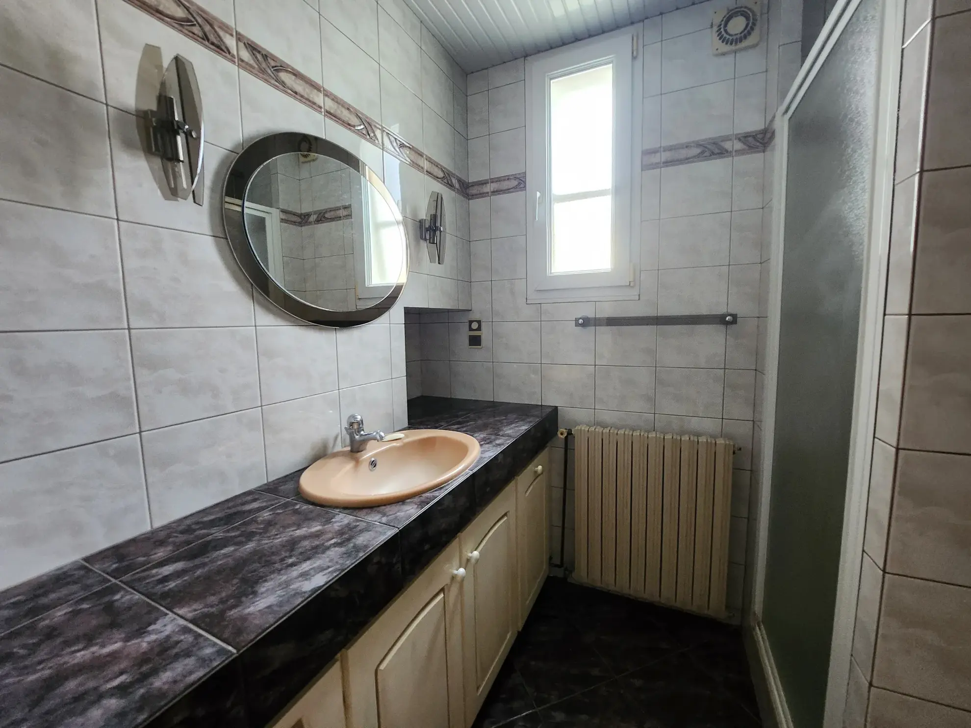 Maison en pierre avec jardin et dépendance au centre de Luçon 