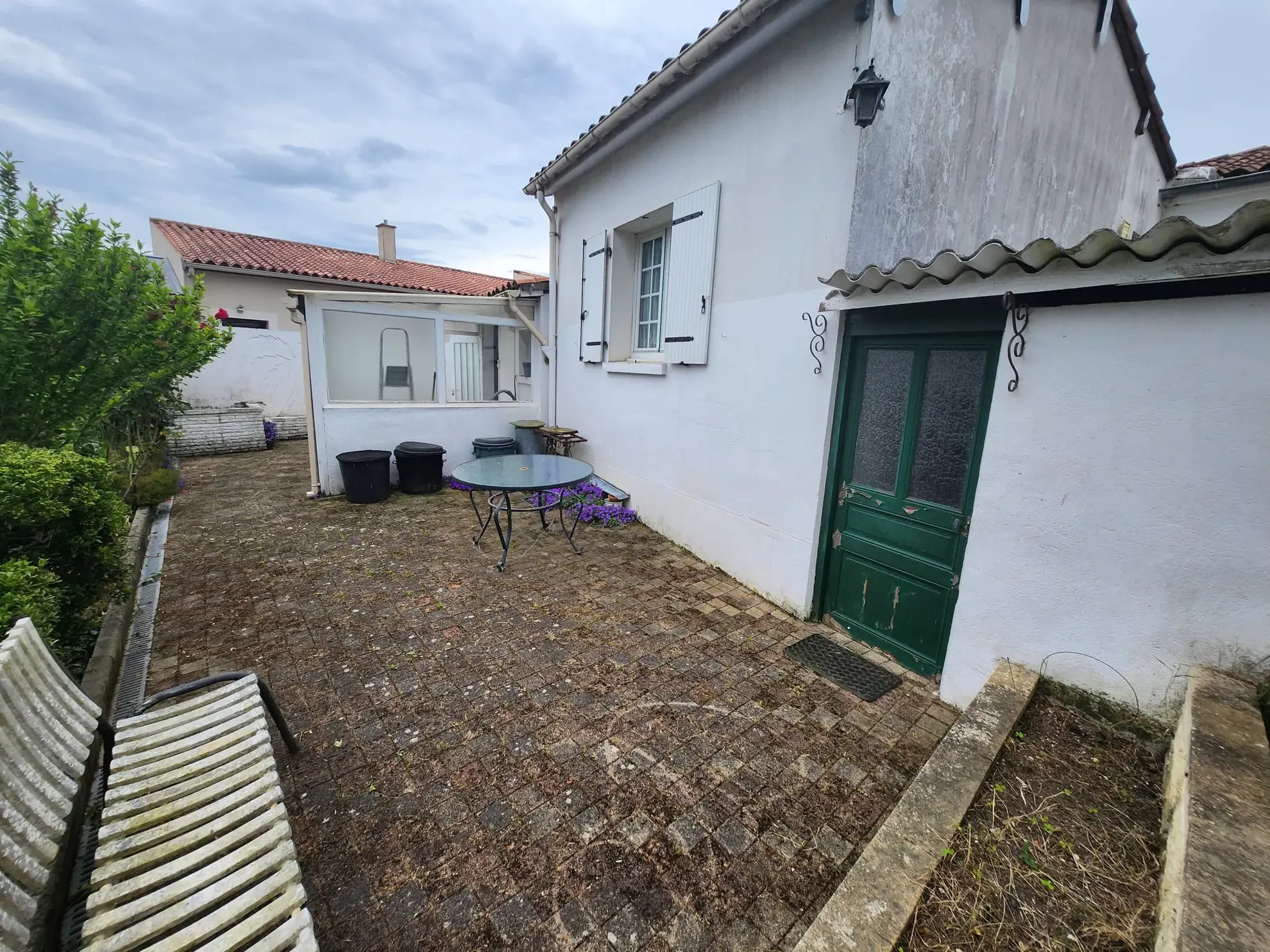 Maison en pierre avec jardin et dépendance au centre de Luçon 