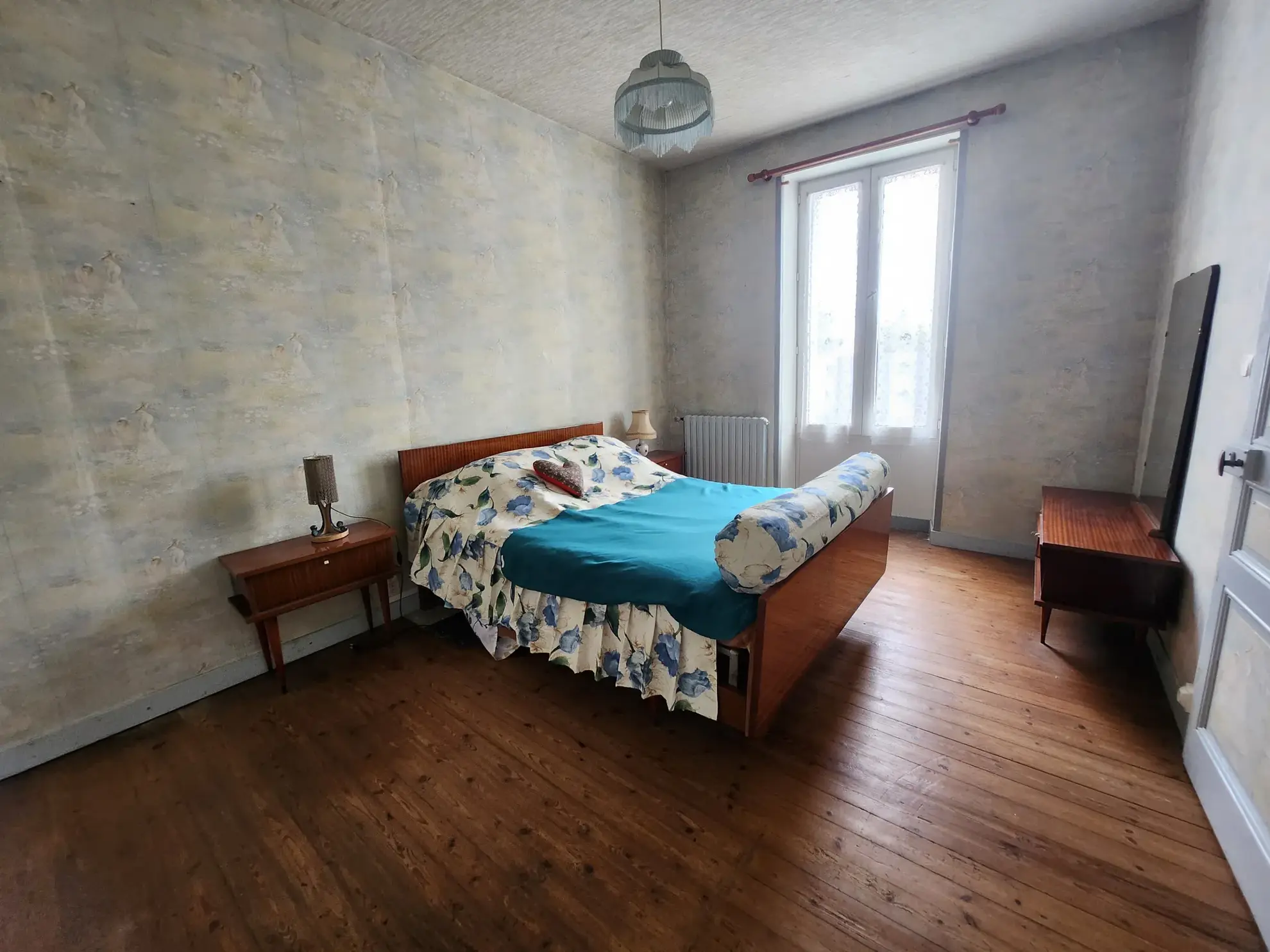 Maison en pierre avec jardin et dépendance au centre de Luçon 